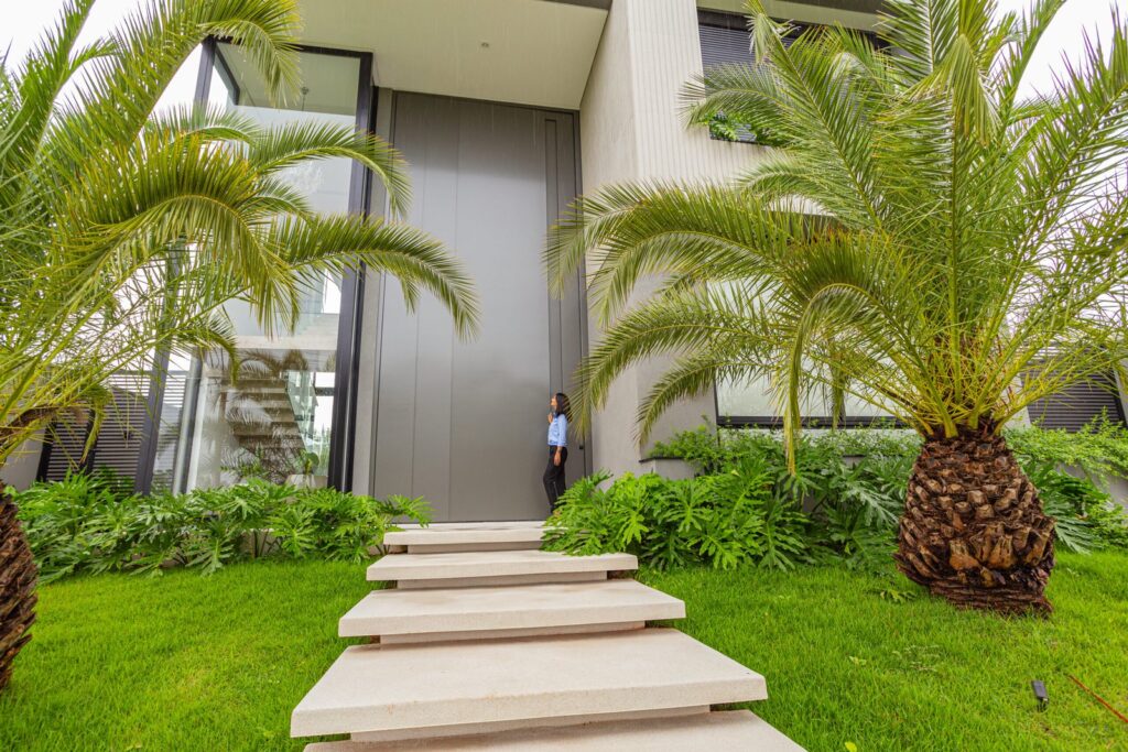 projetta-aluminio-porta-pivotante