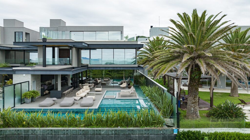 Como esquadrias podem transformar um espaço com design minimalista