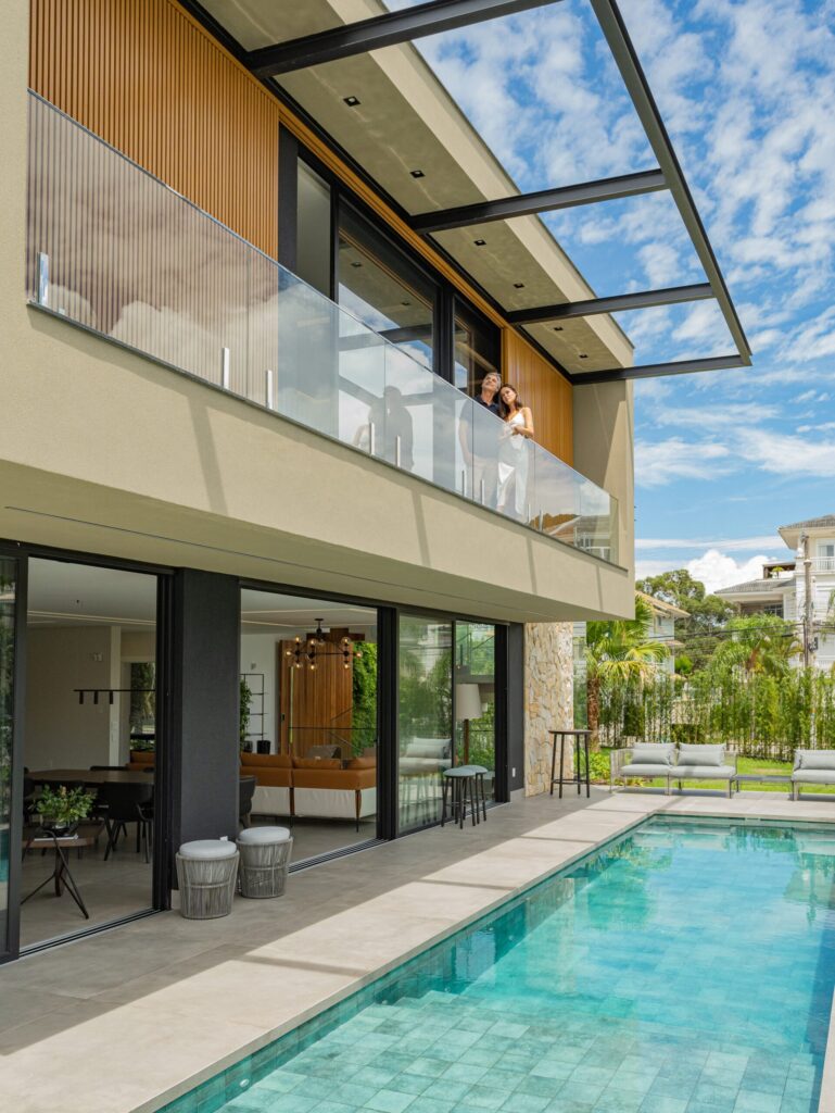 Guarda-Corpo de vidro, elegância e proteção para ambientes modernos