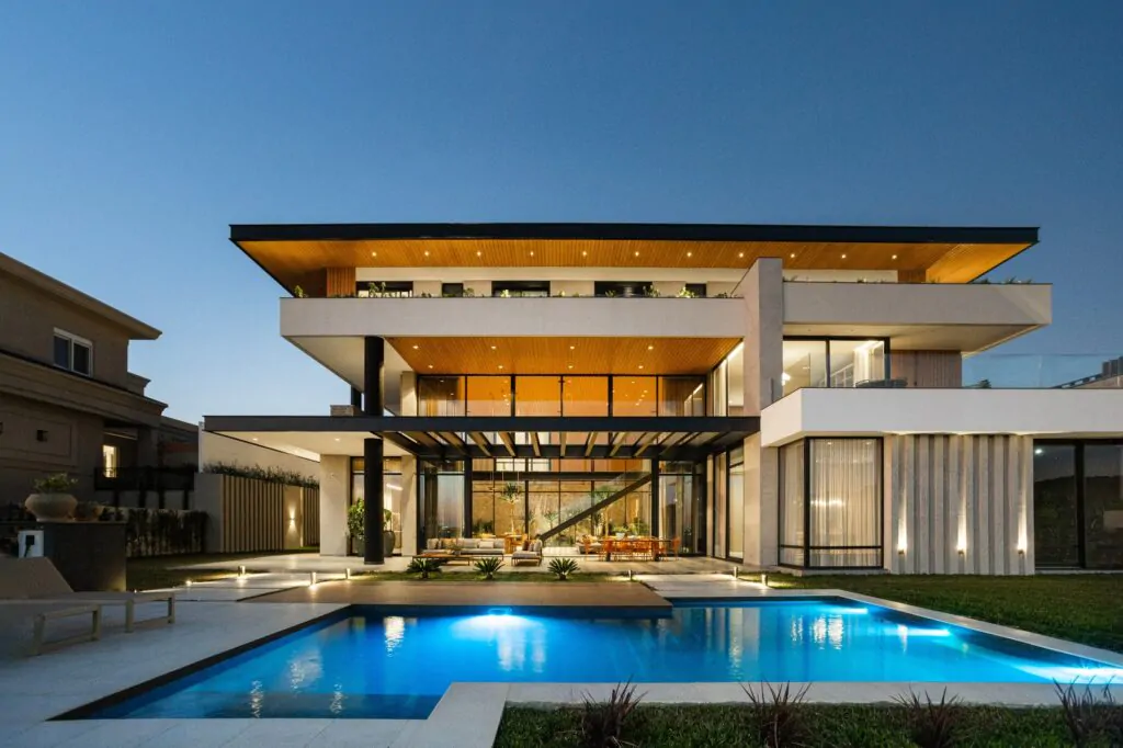 Sophistication and Comfort in an Architectural Masterpiece in the Countryside of Paraná