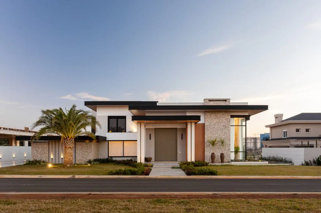 Sophistication and Comfort in an Architectural Masterpiece in the Countryside of Paraná