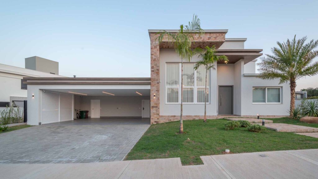 Arquitetura de alto padrão no interior paulista ganha sofisticação com soluções Weiku