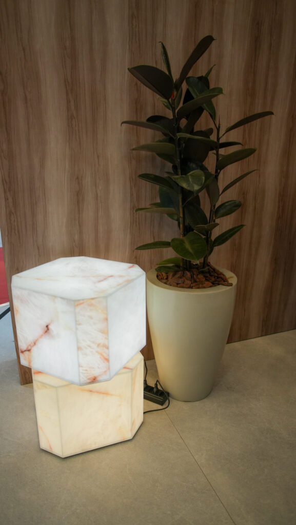 Weiku marca presença na Feira Construir Aí 2025 com stand moderno e portfólio completo de soluções