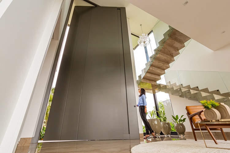 A imponência da Linha Projetta by Weiku que transforma entradas em onumentos