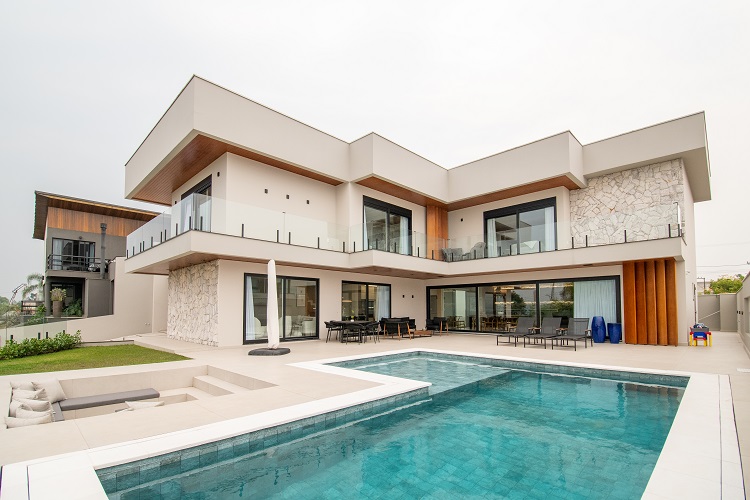 Da primavera ao verão, como planejar esquadrias e vidros para enfrentar altas temperaturas