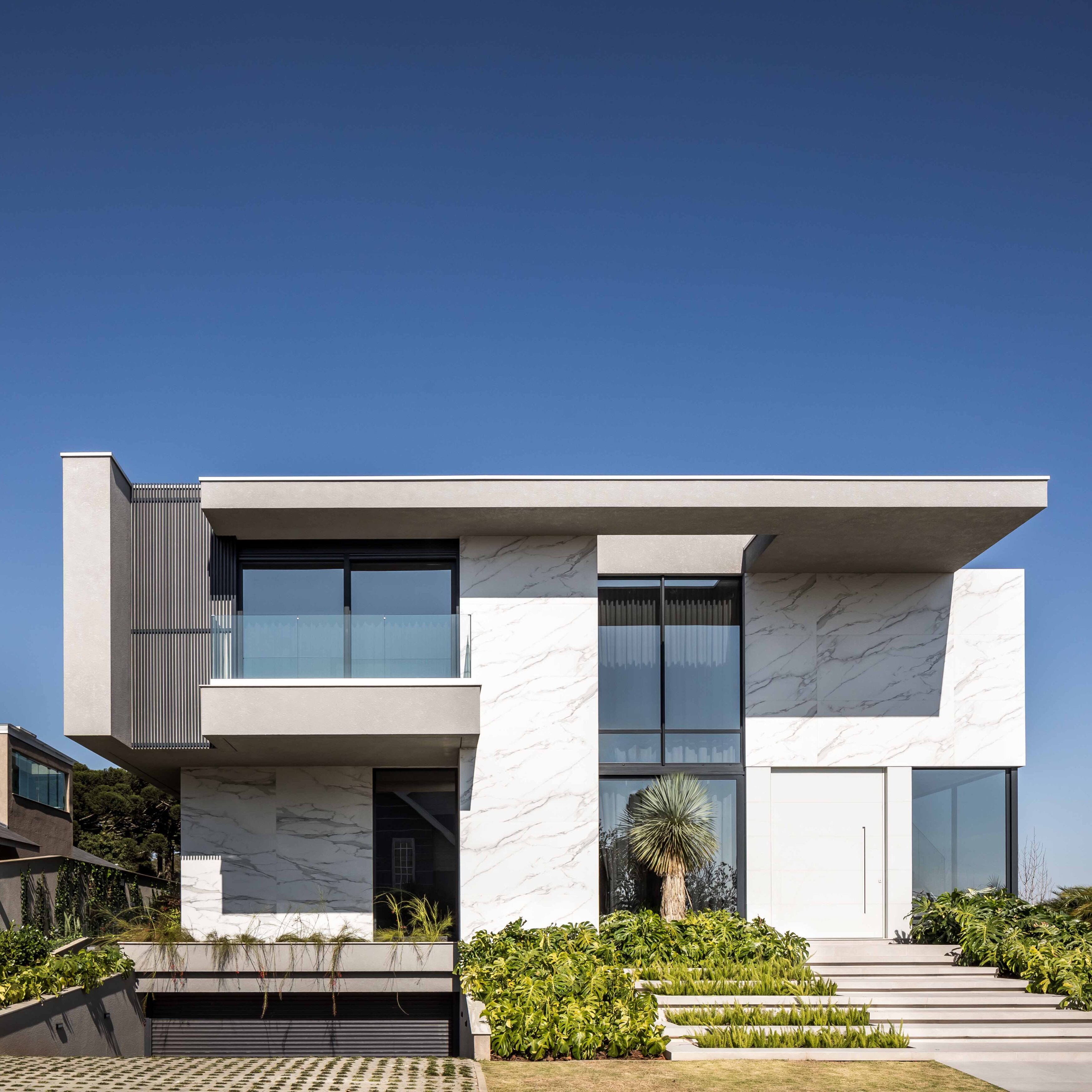 Integração total entre luz, natureza e tecnologia