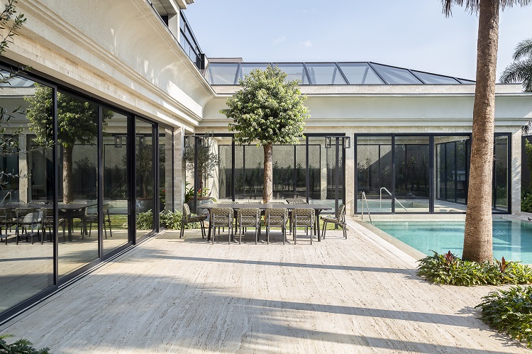 Verão brasileiro e conforto térmico como esquadrias e vidros reduzem o calor